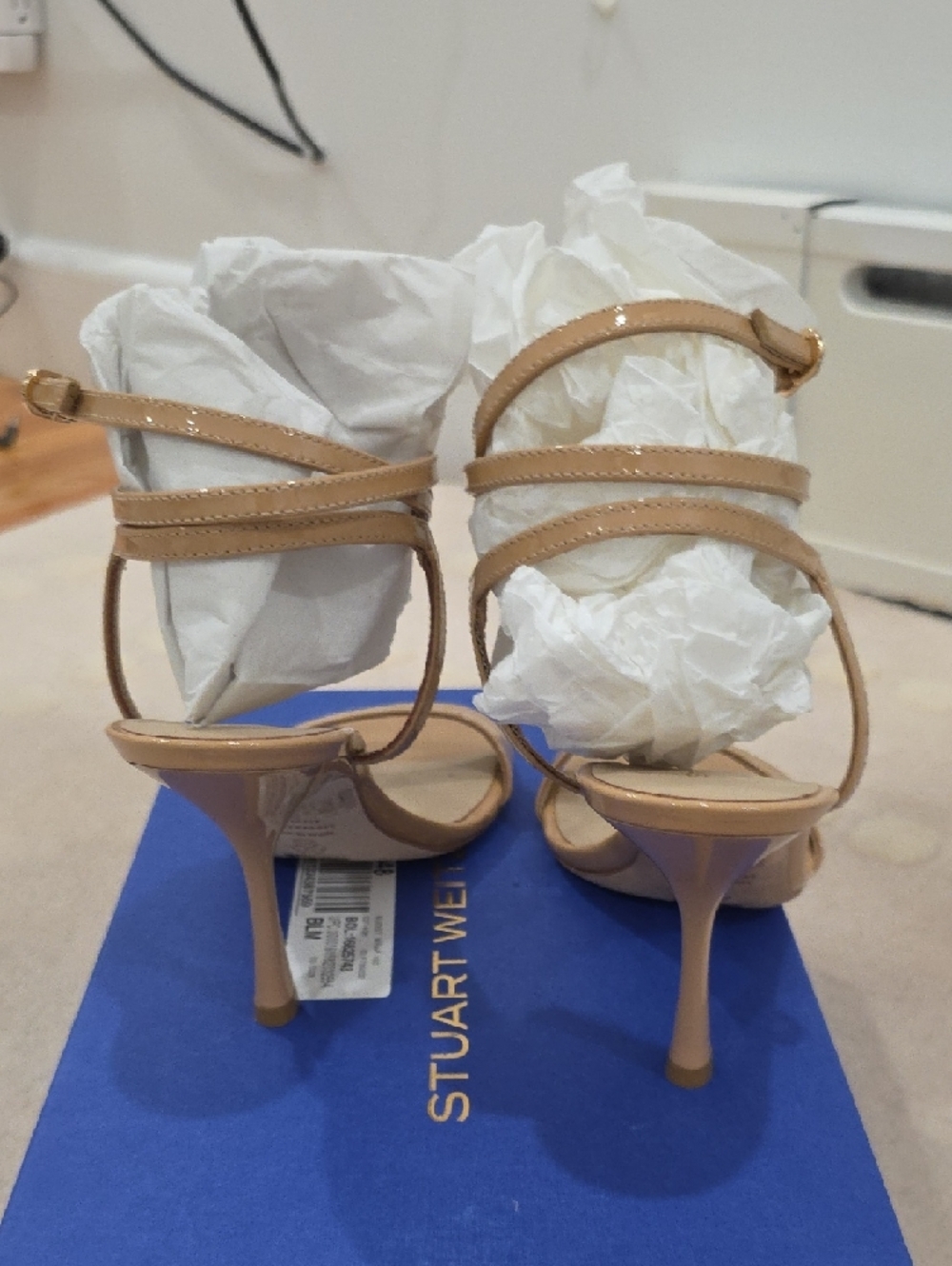 Stuart Weitzman Nudist Wrap 100 Patent-Leather Heeled Sandals. Size 7.5. - Picture 5 of 9